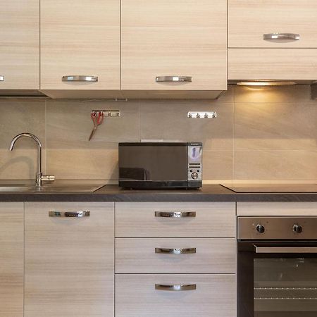 San Donato Fiere Essential Apartment W/Parking Bologna Ngoại thất bức ảnh