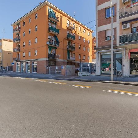San Donato Fiere Essential Apartment W/Parking Bologna Ngoại thất bức ảnh