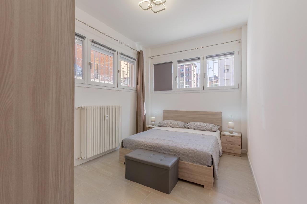 San Donato Fiere Essential Apartment W/Parking Bologna Ngoại thất bức ảnh