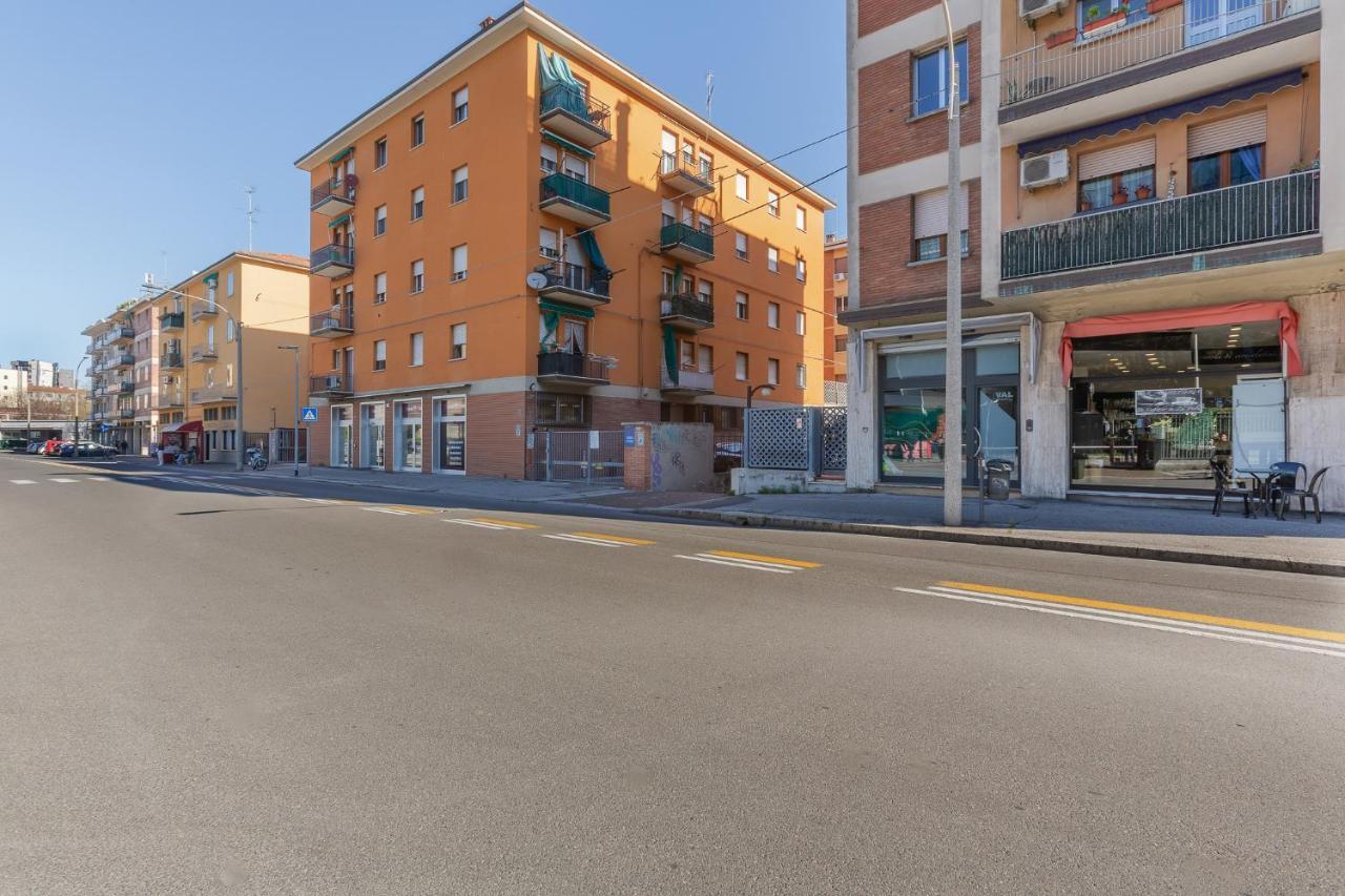 San Donato Fiere Essential Apartment W/Parking Bologna Ngoại thất bức ảnh